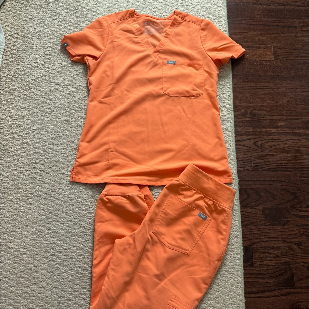 Figs Women’s  Papaya Scrub Set XS top Small Bottom